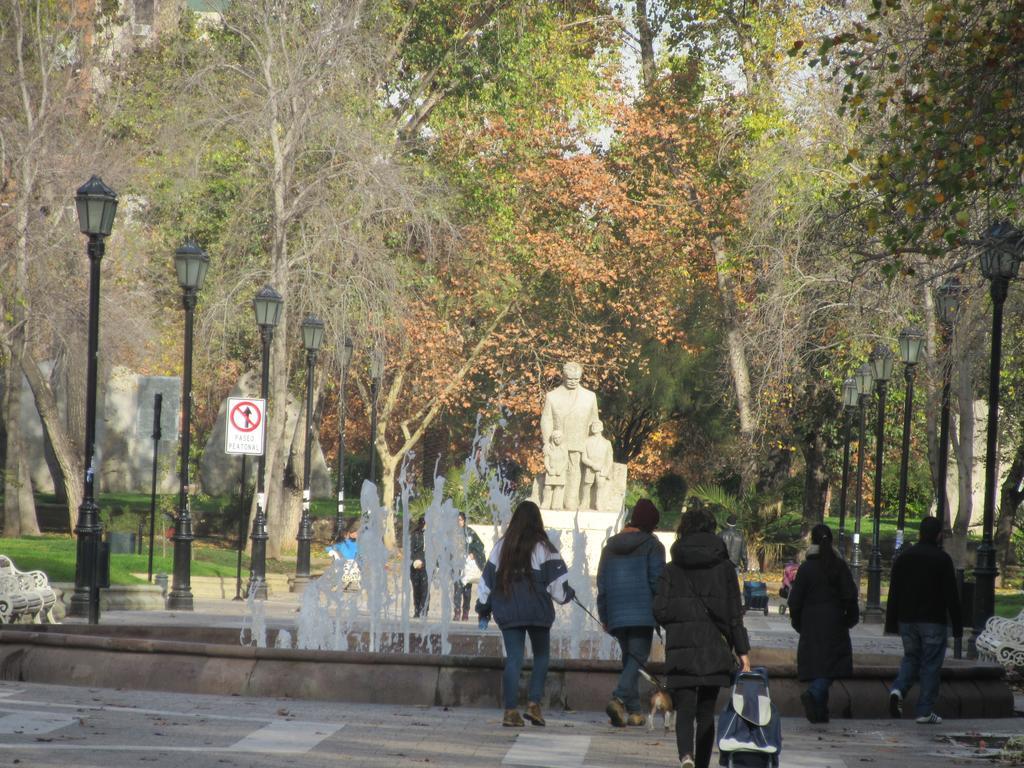 Departamento Paseo Bulnes Metro La Moneda Apartman Santiago Kültér fotó